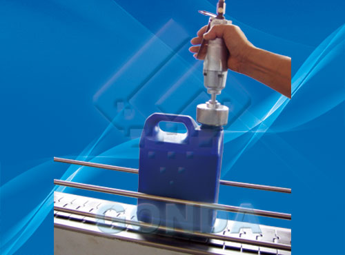 Pneumatic screw cap machine